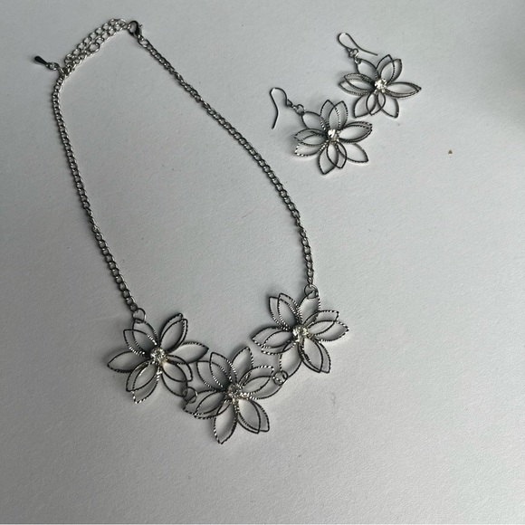 Matching Rhinestone Flower Necklace and Earrinngs. Silver - Picture 3 of 7